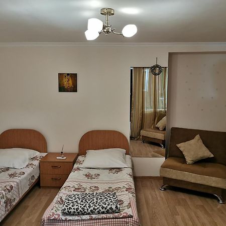 Guest House Natia Tiflis Exterior foto